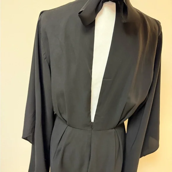 Very J Elegant Black Backless Shorts Romper - Picture 7 of 13